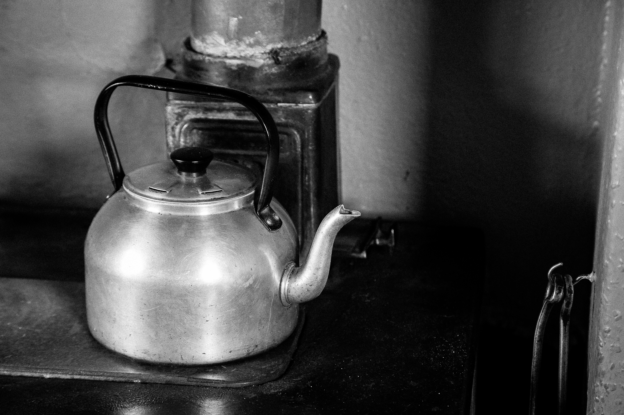 An old beloved kettle still pouring hot water to make a perfect cuppa